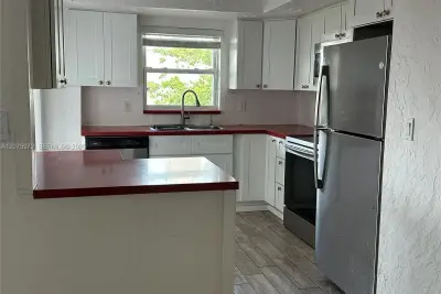 180 NE 12th Ave #17E, Hallandale Beach: photo 1 of 19