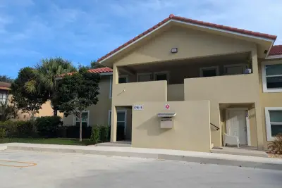 8710 NW 35th St, Coral Springs: photo 1 of 14