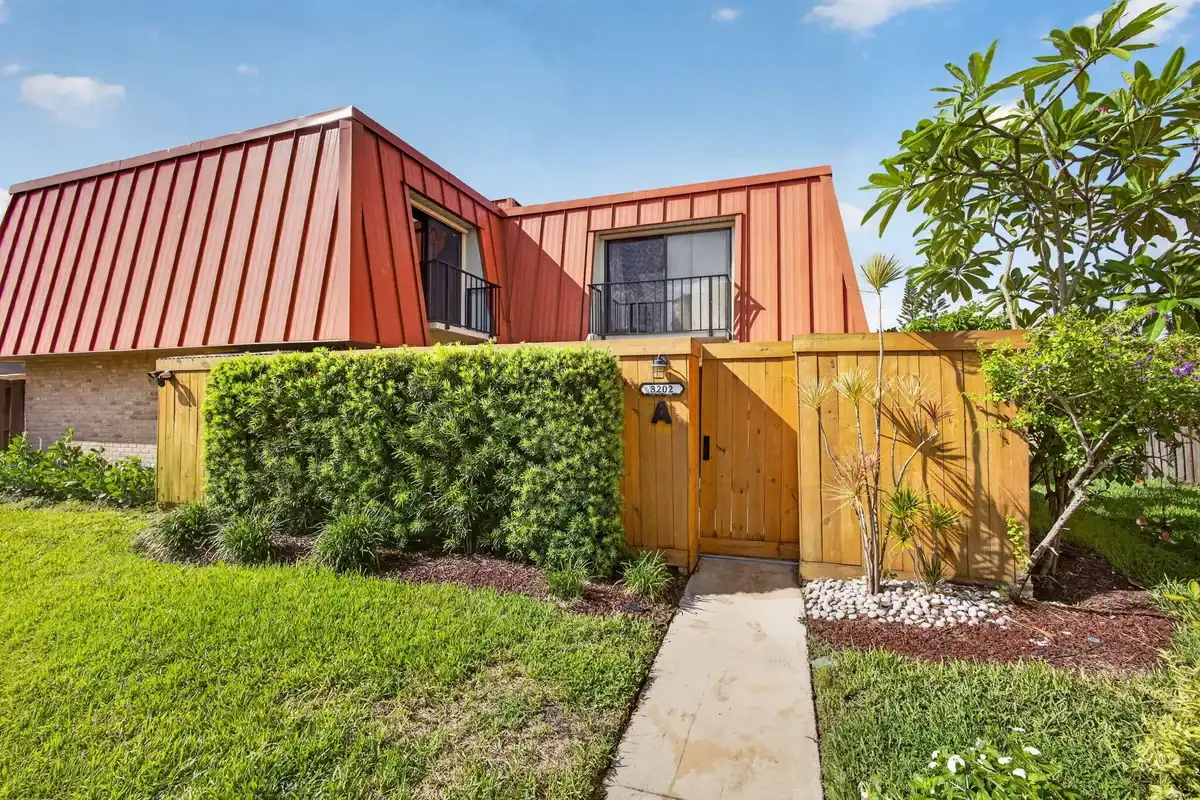 3202 Meridian Way N #A, Palm Beach Gardens: photo 1 of 28