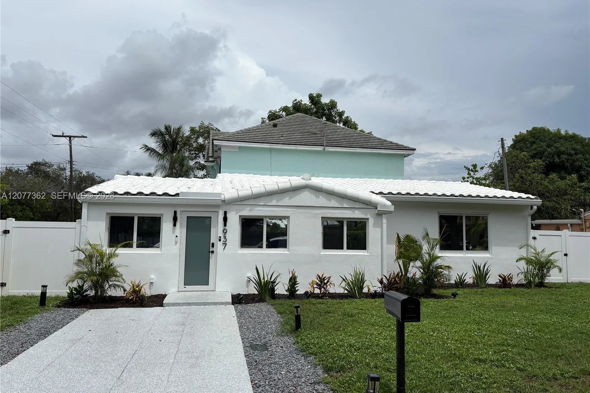 937 SW 18th Ct, Fort Lauderdale: photo 1 of 18