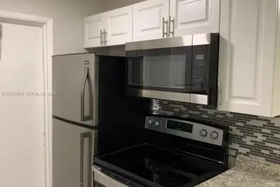 2331 Adams St #5, Hollywood: photo 1 of 3