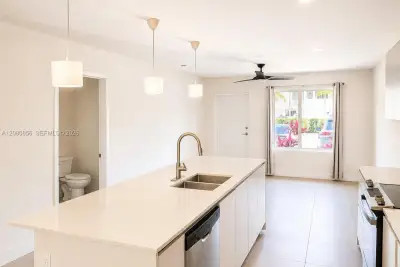 2555 NE 193 St #2112, Aventura: photo 1 of 16