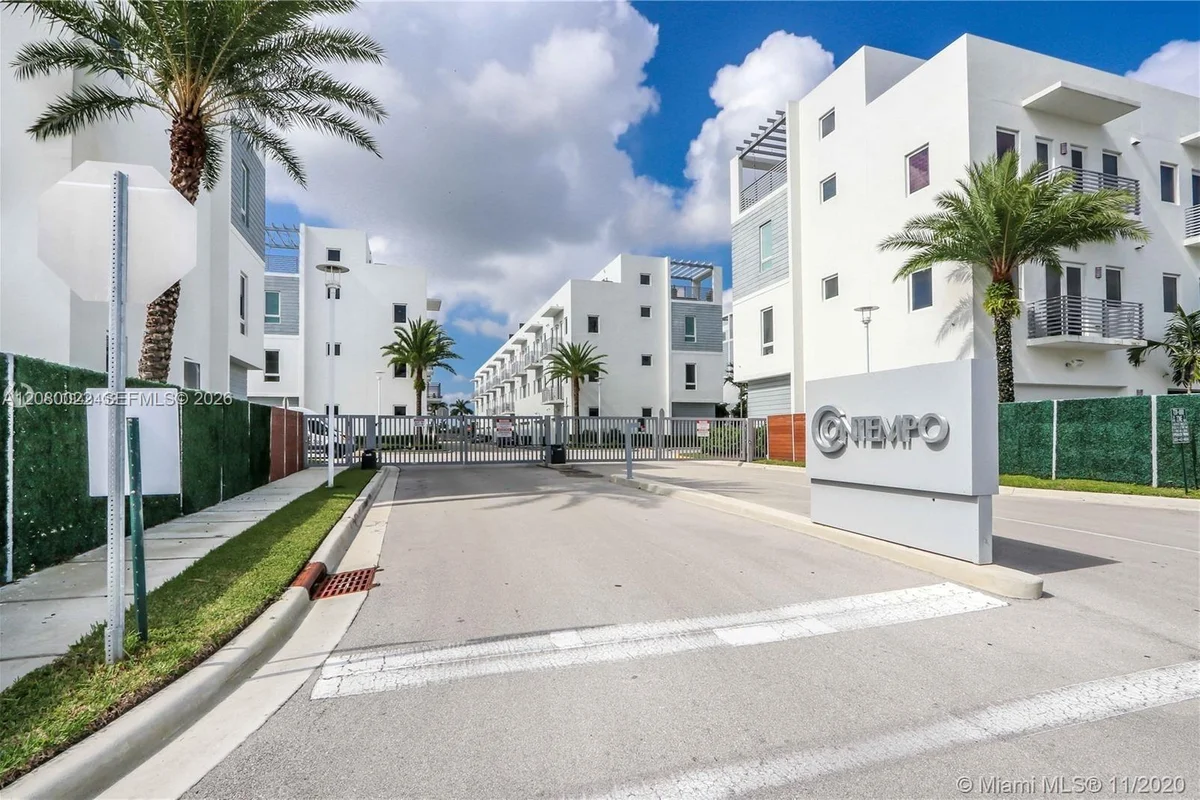 9123 NW 33rd St, Doral: photo 1 of 37
