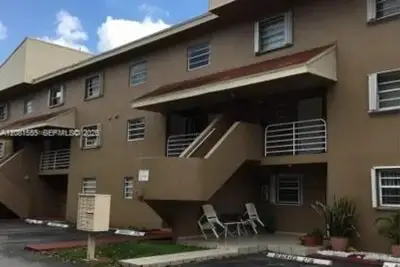 2778 W 60th St #45, Hialeah: photo 1 of 9