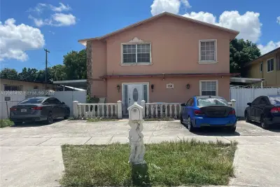 758 E 20th St, Hialeah: photo 1 of 9