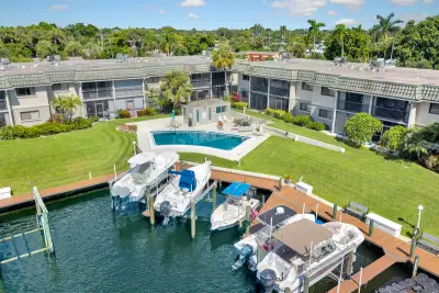 326 Northlake Dr #201, North Palm Beach: photo 1 of 28