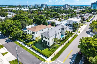 521 SE 4th Ave, Delray Beach: photo 1 of 74