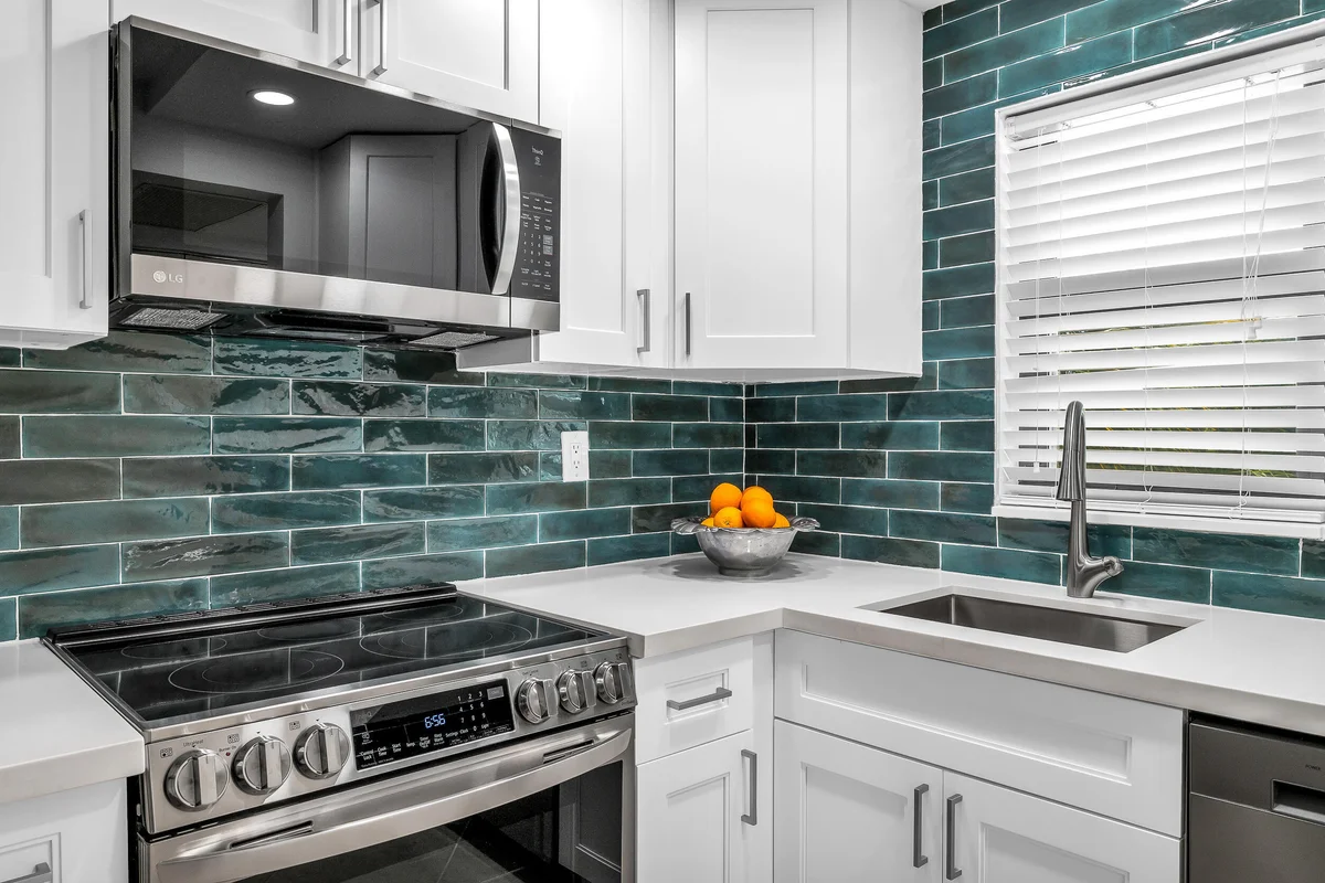 9235 SW 8th St #405, Boca Raton: photo 1 of 24