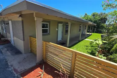 4000 Greenwood Ave, West Palm Beach: photo 1 of 8