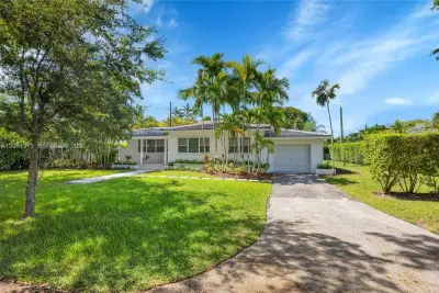 1540 Sarria Ave, Coral Gables: photo 1 of 31