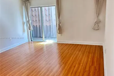 2498 SW 17th Ave #4308, Miami: photo 1 of 30