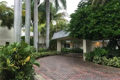 8950 SW 69th Ct #114, Pinecrest: photo 1 of 9