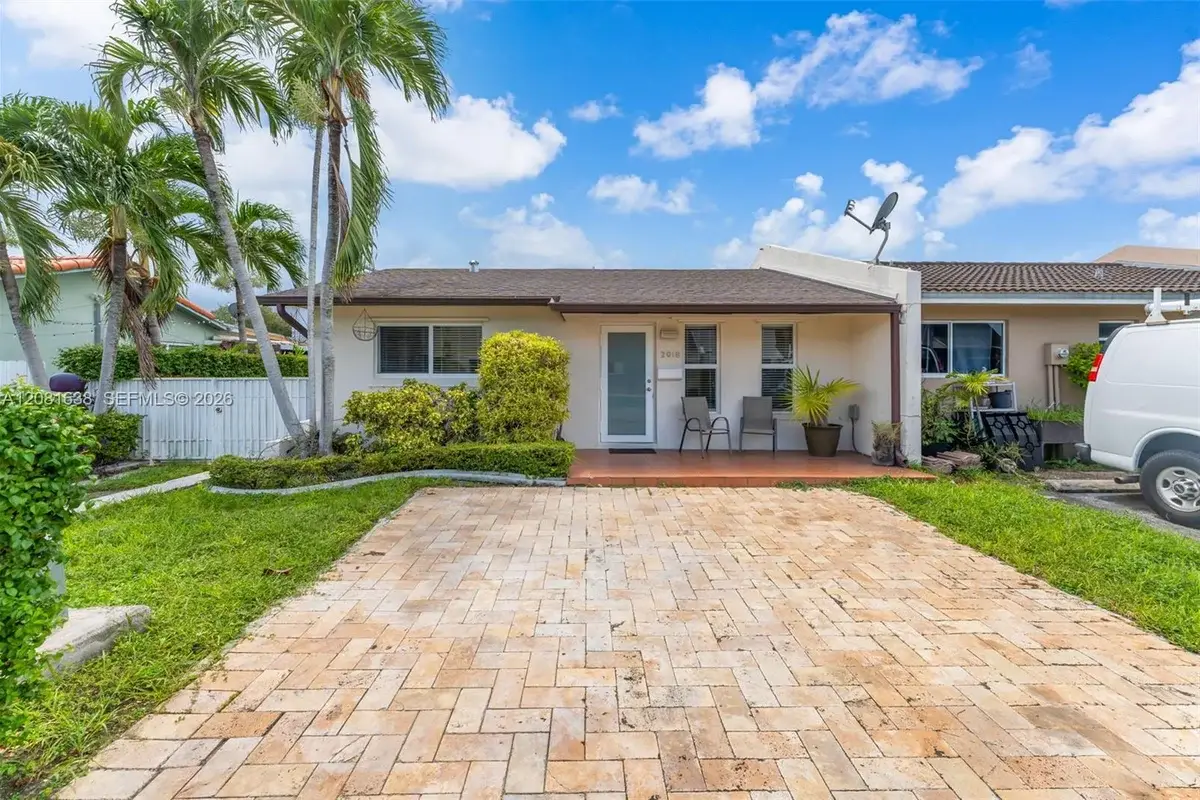2018 SW 103rd Ct, Miami: photo 1 of 24