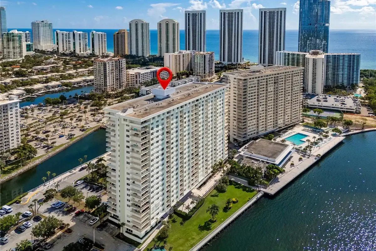 500 Bayview Dr #825, Sunny Isles Beach: photo 1 of 32