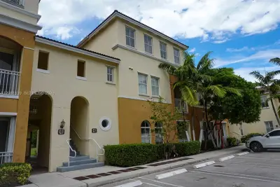 10242 NW 7th St #204, Miami: photo 1 of 22