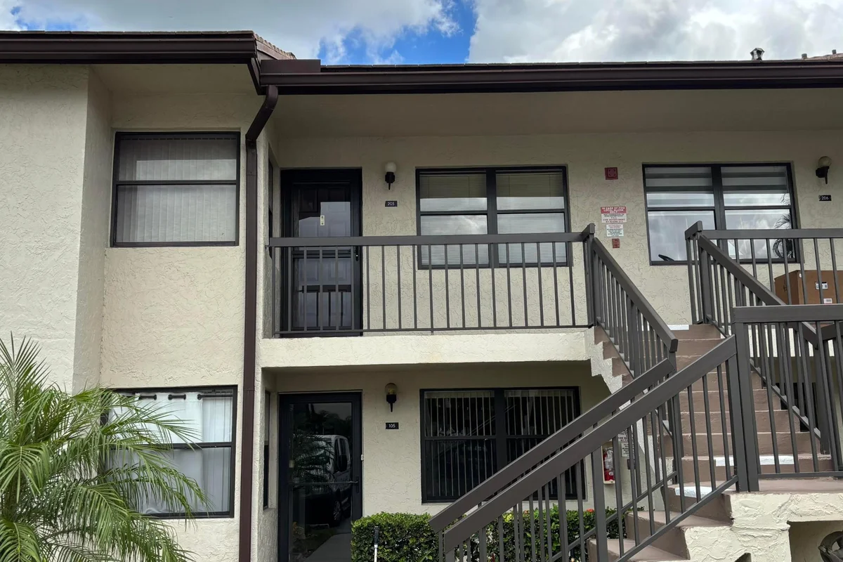 7641 Tahiti Ln #205, Lake Worth: photo 1 of 29
