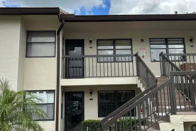 7641 Tahiti Ln #205, Lake Worth: photo 1 of 29