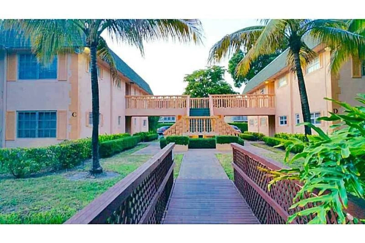 760 SE 2nd Ave, Deerfield Beach: photo 1 of 22