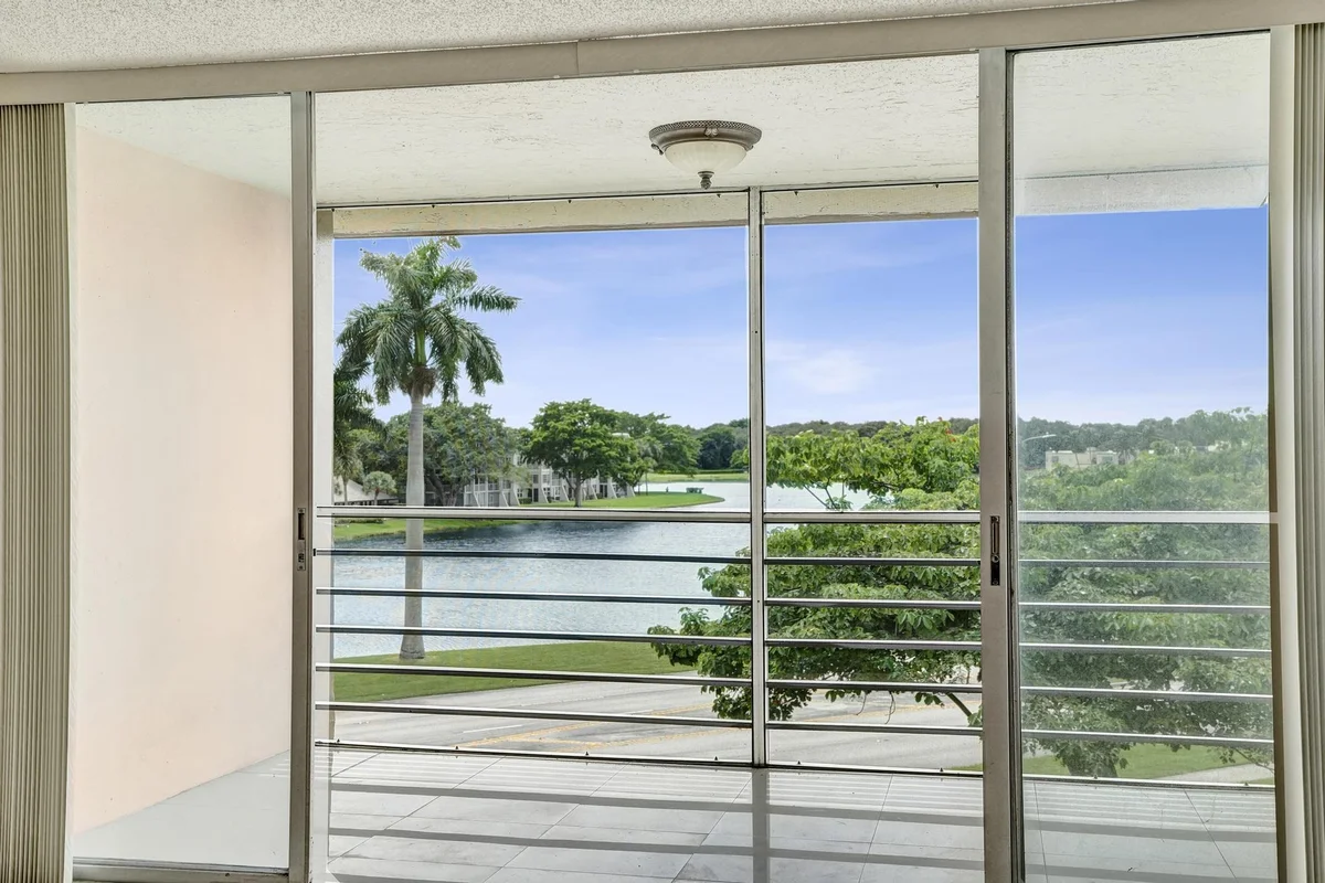 9480 Tangerine Pl #402, Davie: photo 1 of 46
