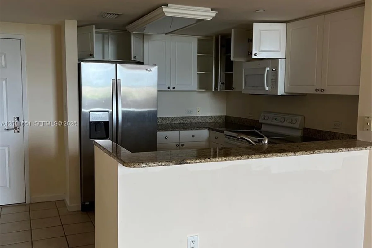 19501 W Country Club Dr #611, Aventura: photo 1 of 29