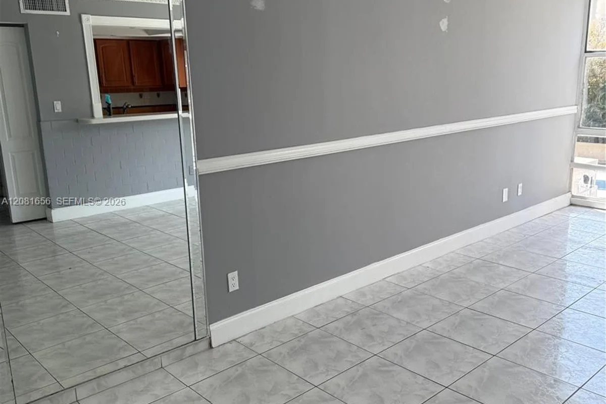 210 172 St #326, Sunny Isles Beach: photo 1 of 6