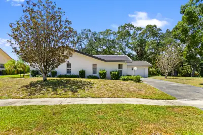 1050 SW 1st St, Boca Raton: photo 1 of 41