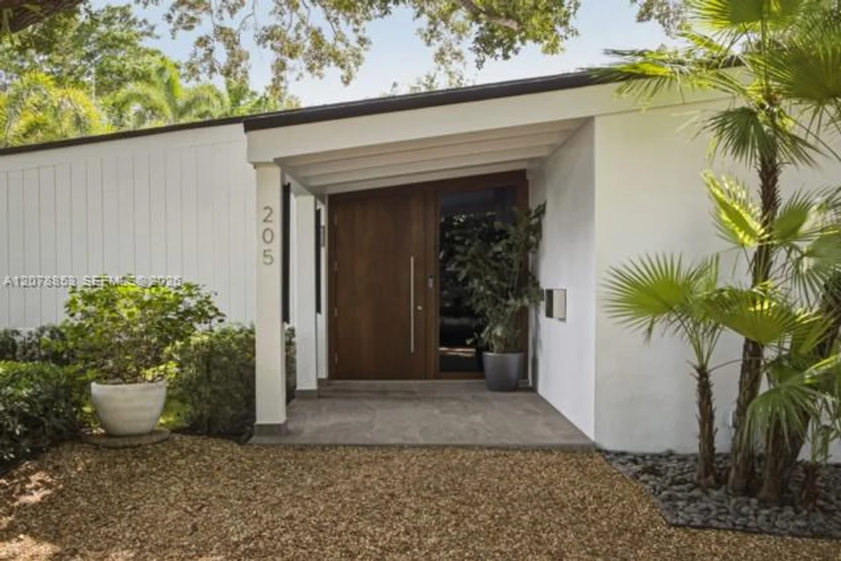 205 S Shore Dr S, Miami: photo 1 of 29