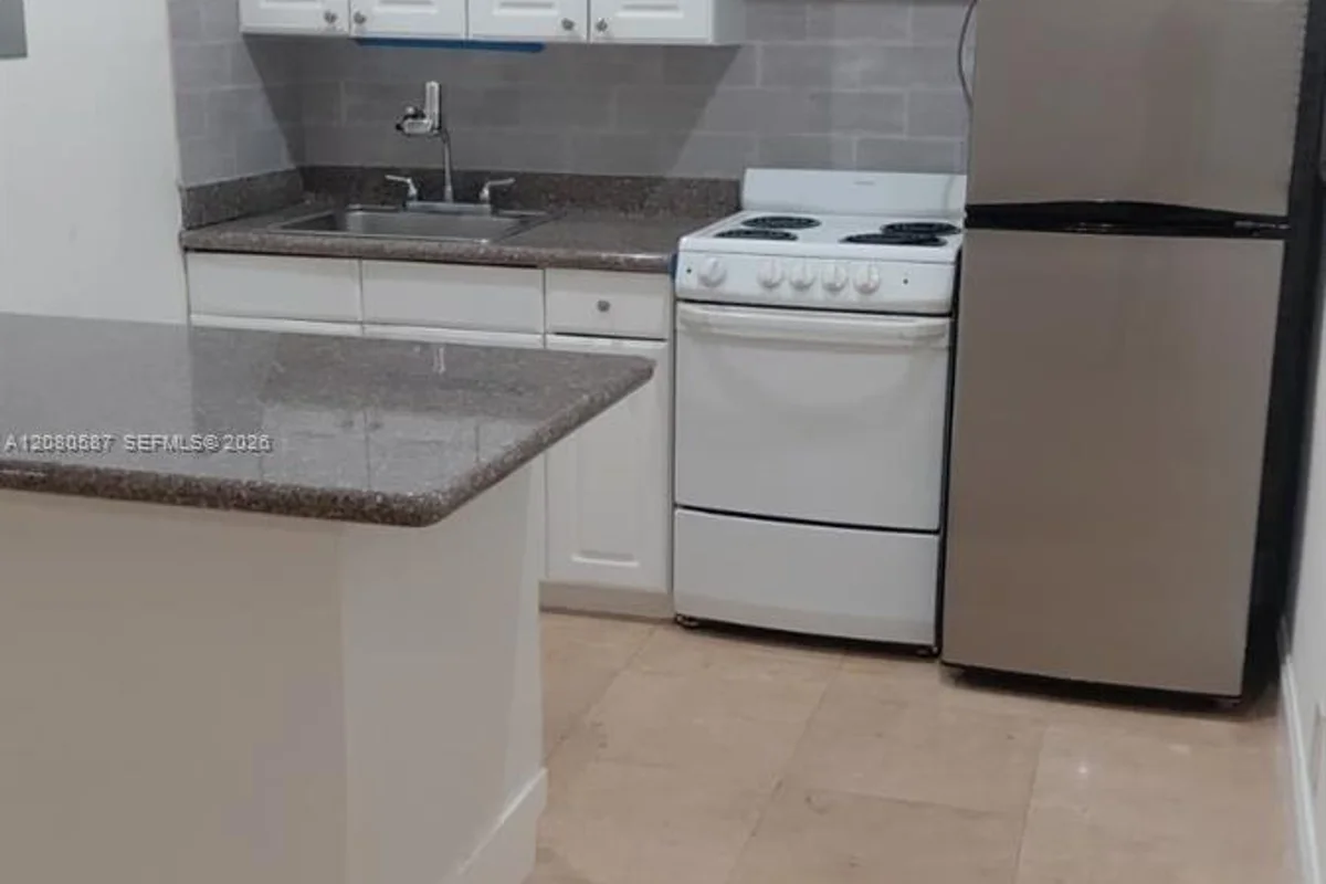 1429 SW 9th St #9, Fort Lauderdale: photo 1 of 7