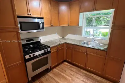 115 NE 14th Ave #3, Fort Lauderdale: photo 1 of 6