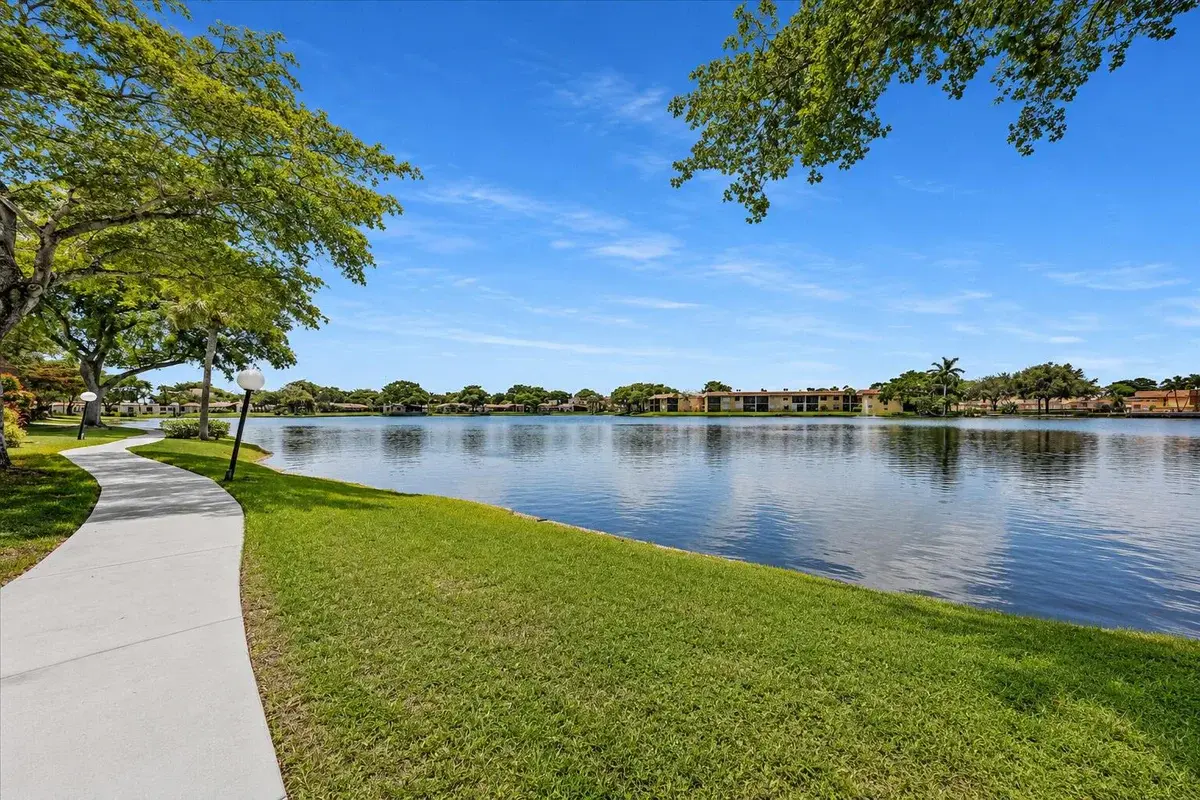 412 Briarwood Cir, Hollywood: photo 1 of 10