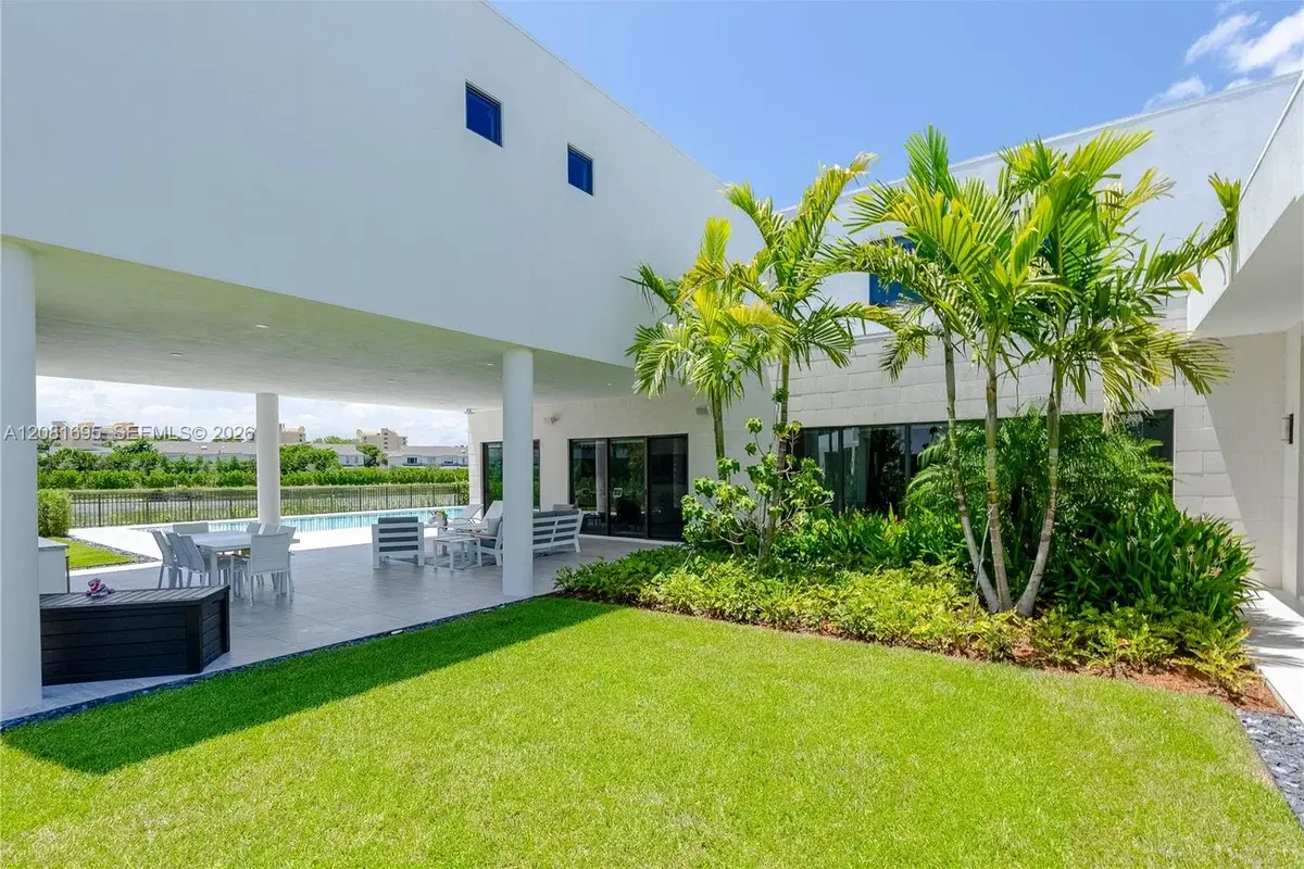 16766 Natures Way, Weston: photo 1 of 29