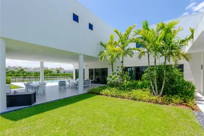 16766 Natures Way, Weston: photo 1 of 29