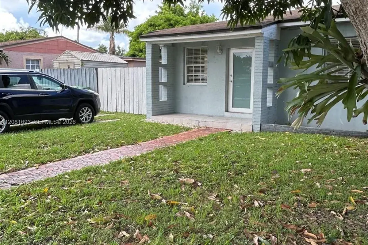 House in Miami Gardens: photo 1 of 9