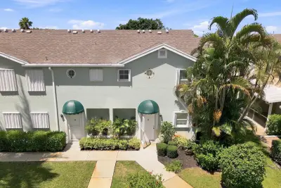 211 Waterside Dr, Hypoluxo: photo 1 of 31