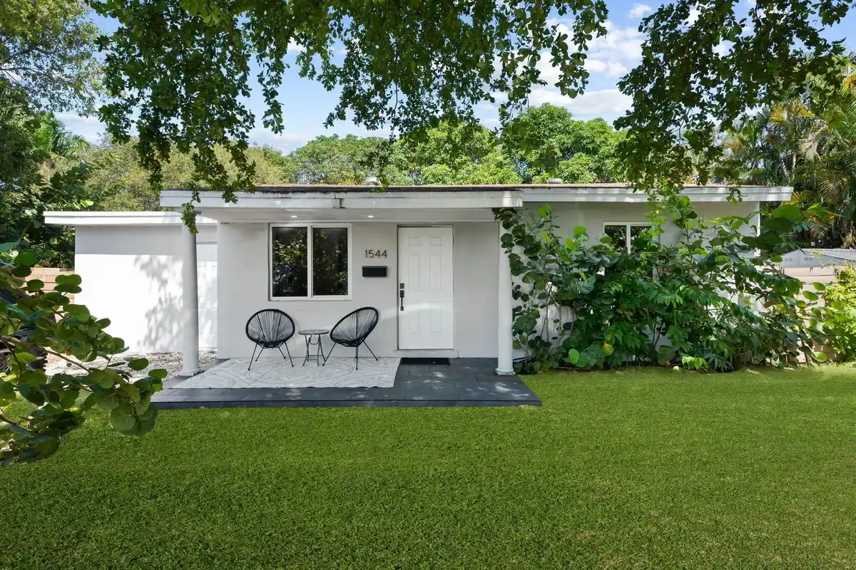 1544 NW 5th Ave, Fort Lauderdale: photo 1 of 25