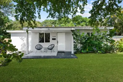 1544 NW 5th Ave, Fort Lauderdale: photo 1 of 25