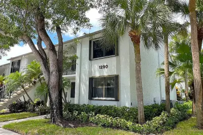 1290 S Military Trl #416, Deerfield Beach: photo 1 of 20