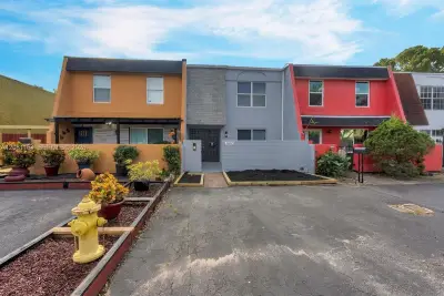 7402 NW 75th St, Tamarac: photo 1 of 21