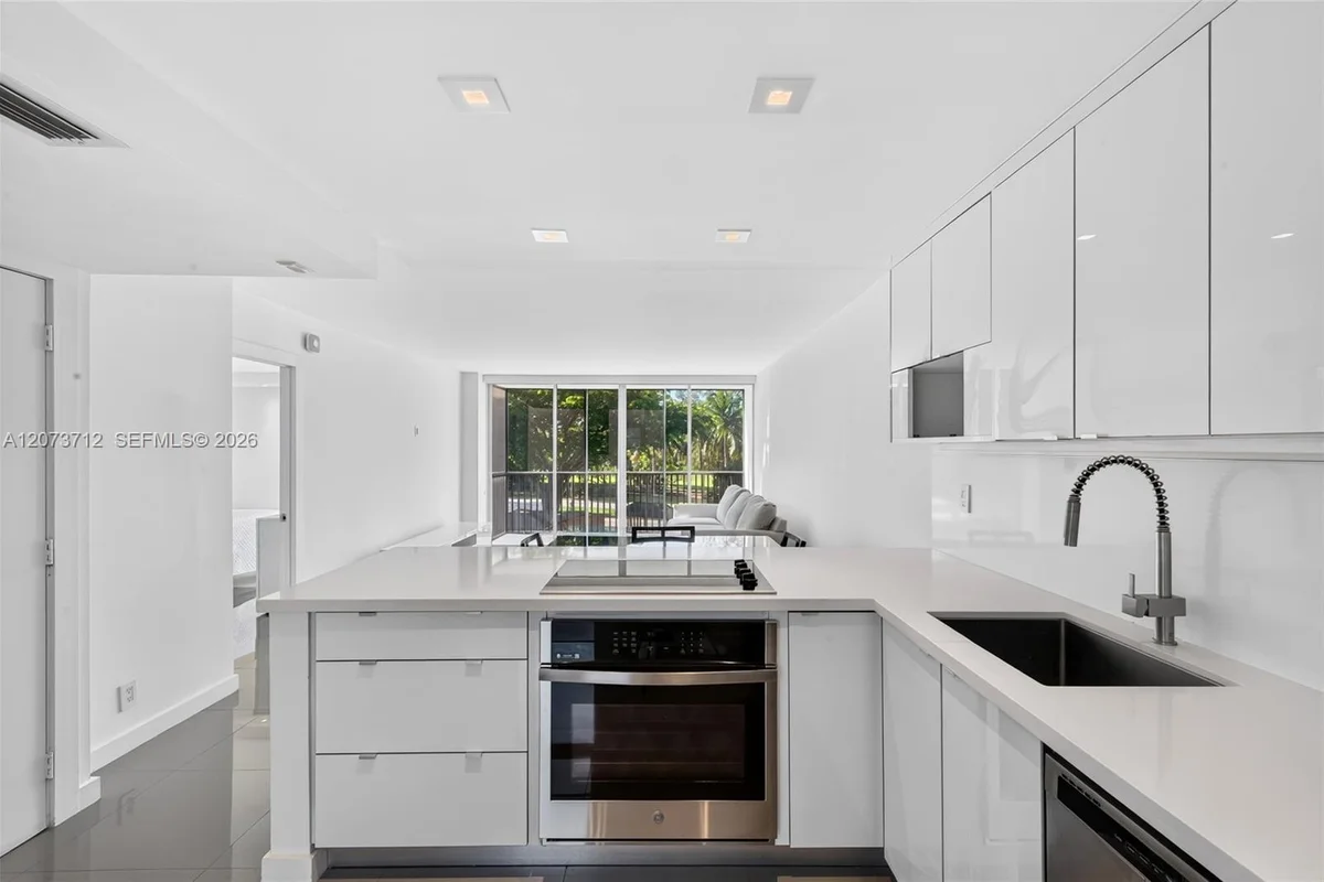 3301 N Country Club Dr #310, Aventura: photo 1 of 23