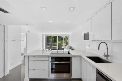 3301 N Country Club Dr #310, Aventura: photo 1 of 23