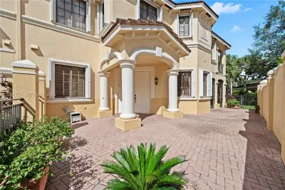 1634 Passion Vine Cir #31-2, Weston: photo 1 of 20