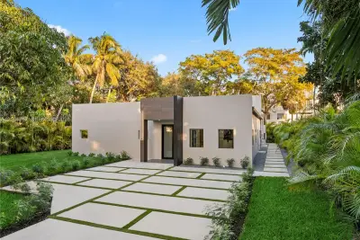 12335 Griffing Blvd, North Miami: photo 1 of 76
