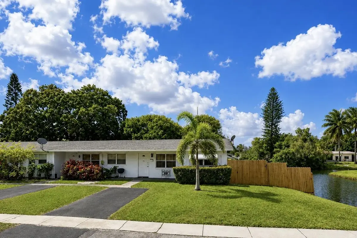 1685 NW 60th Ave #B, Sunrise: photo 1 of 17