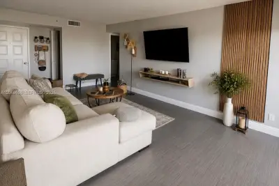 105 Lake Emerald Dr #503, Oakland Park: photo 1 of 17