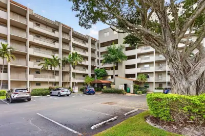 3920 Inverrary Blvd #301C, Lauderhill: photo 1 of 33