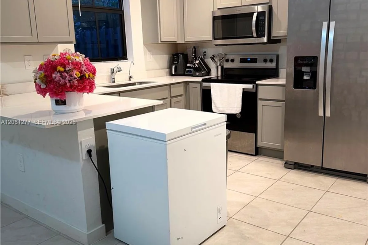 1281 NE 3rd Ave, Florida City: photo 1 of 9