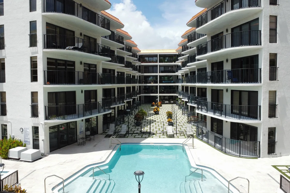 2029 N Ocean Blvd #403, Fort Lauderdale: photo 1 of 37