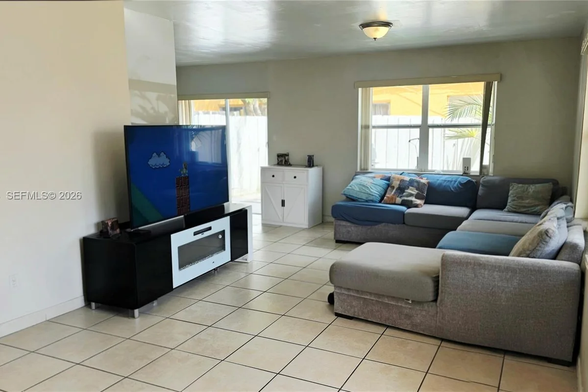 113 NE 12th Ave, Homestead: photo 1 of 23