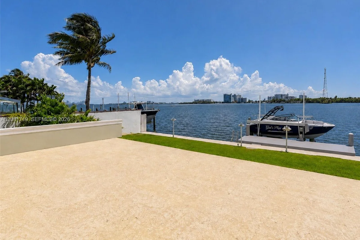 8041 NE Bayshore Ct, Miami: photo 1 of 38