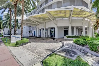 Condo in Miami Beach: photo 1 of 20